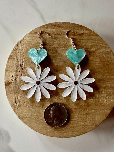 white daisy heart dangle earrings