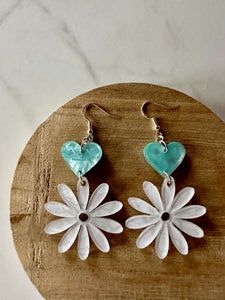 white daisy heart dangle earrings